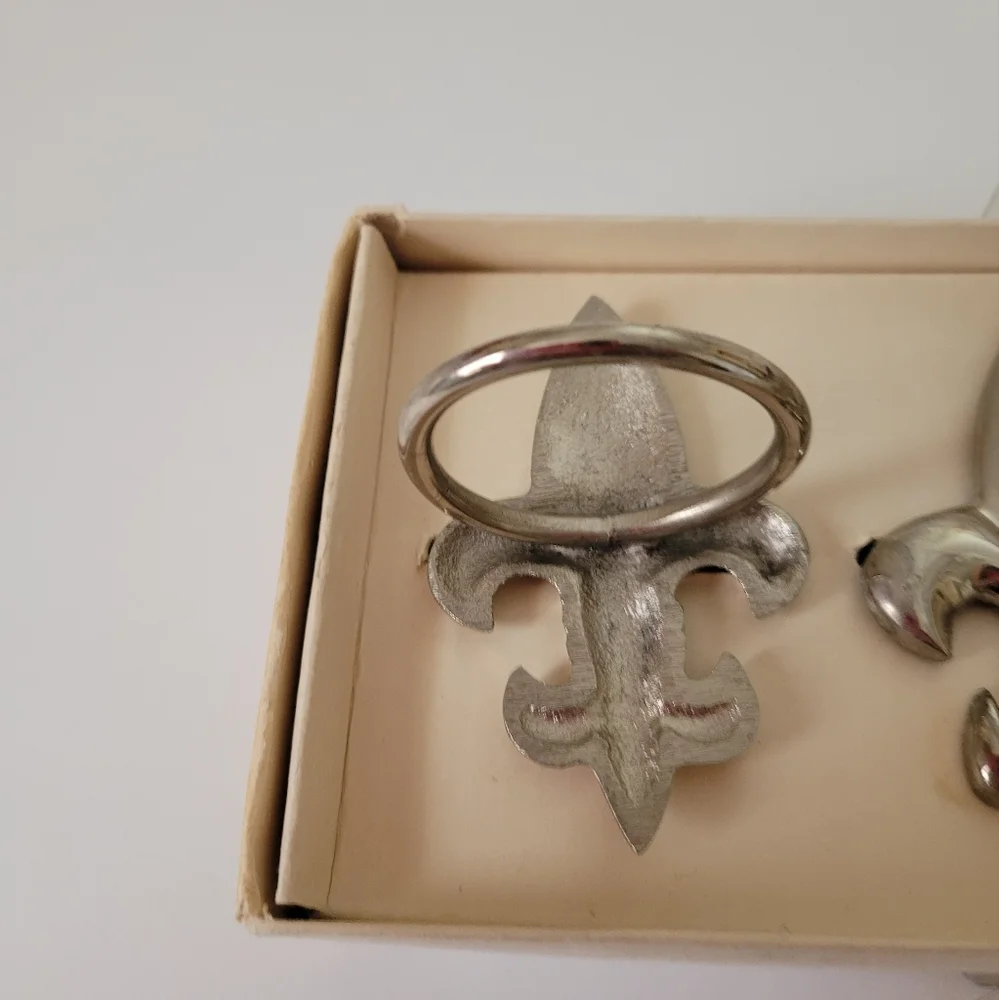 Pier 1 Imports set of 4 napkin rings
